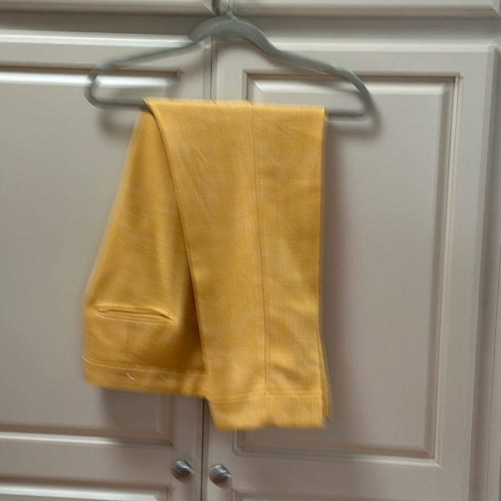 Ann Taylor pants size 10 in yellow. Cuffed 27” inseam